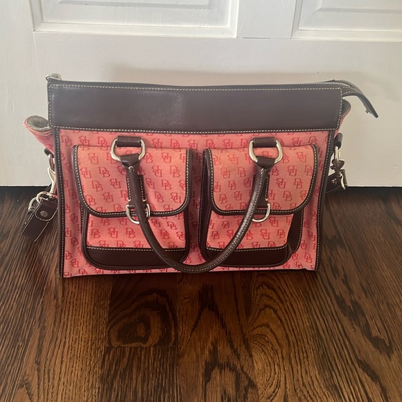 Dooney & Bourke Handbags - DOONEY & BOURKE PURSE